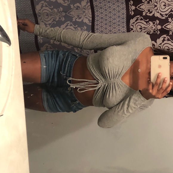 Cropped grey long sleeve shirt! - Picture 3 of 4